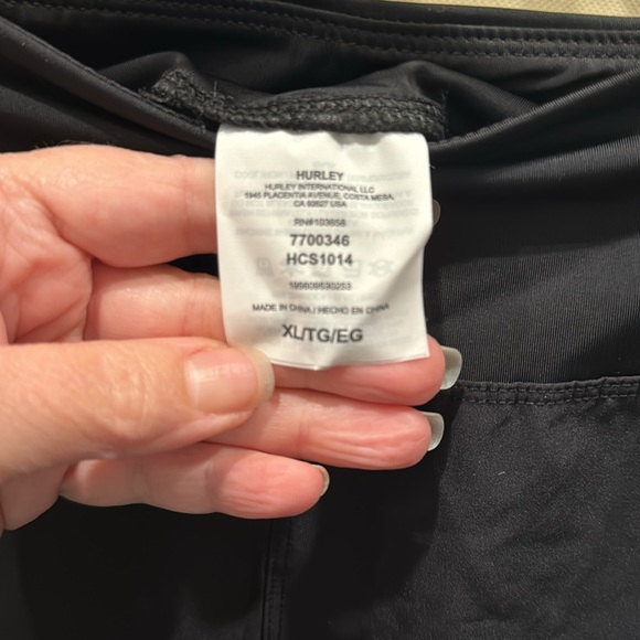 HURLEY ~ WOMENS XL ~ BLACK SWIM COVER UP SHORTS UPF 50+ - Picture 4 of 4